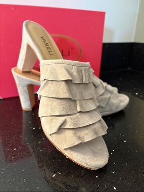 *VANELi Dove Grey Suede Ruffle Mule Open Toe Heels Sandals Wedding Prom BOHO